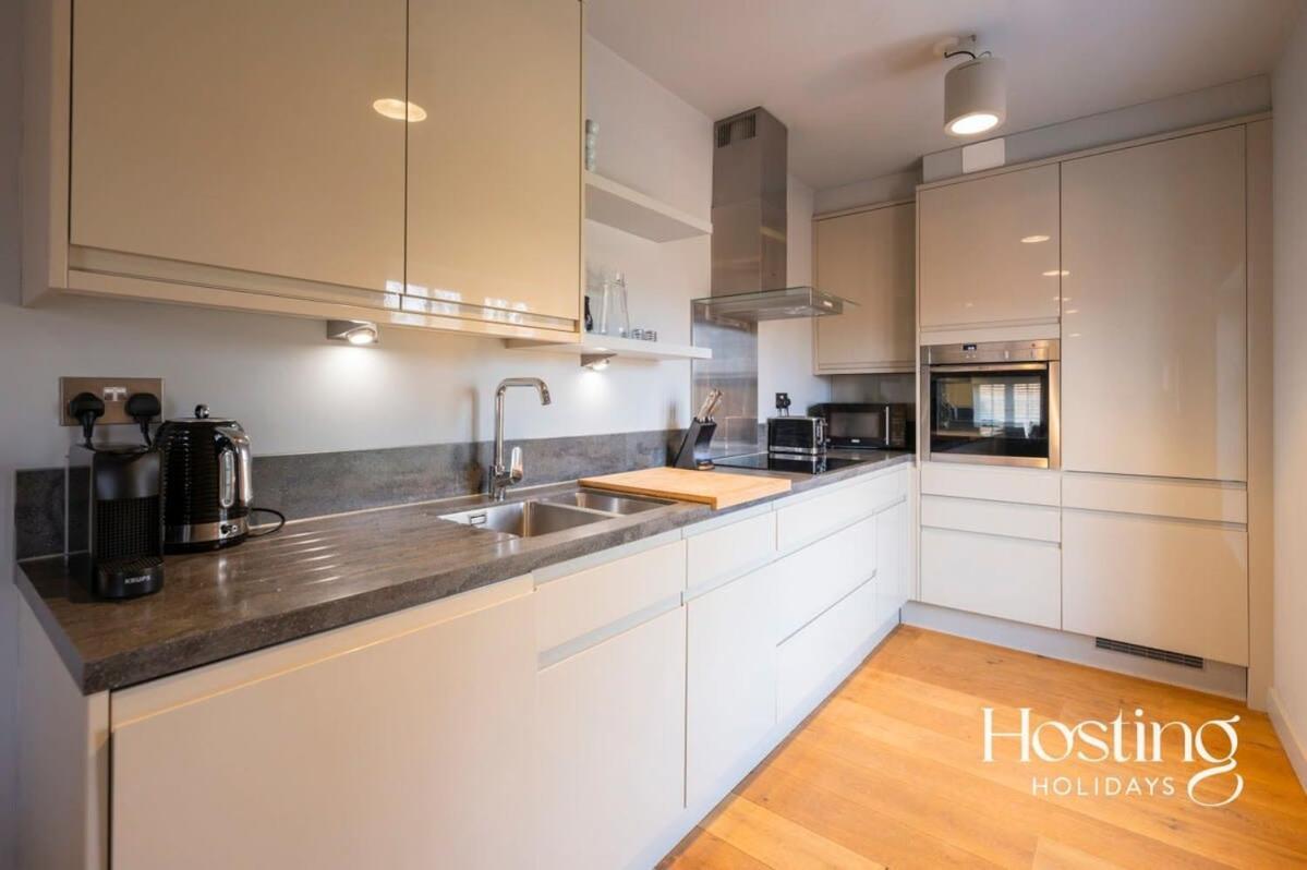 Stylish Luxury Apartment In The Centre Of Henley 외부 사진
