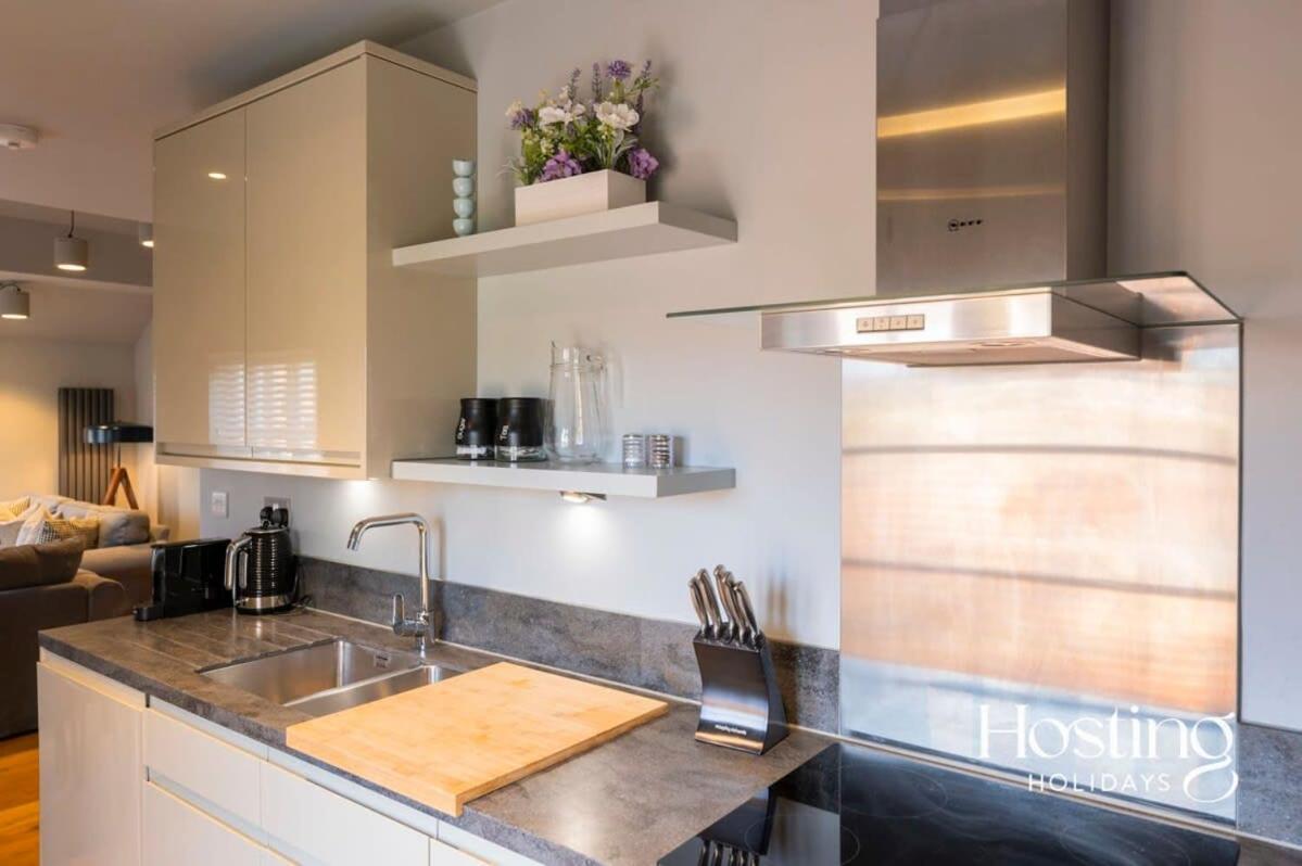 Stylish Luxury Apartment In The Centre Of Henley 외부 사진